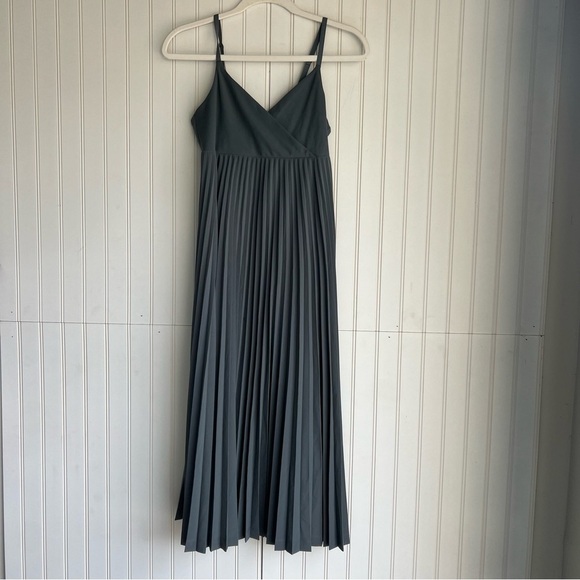 Athleta Size S Pleated Pirouette Layering Dress in Metropolis Grey - Picture 5 of 10